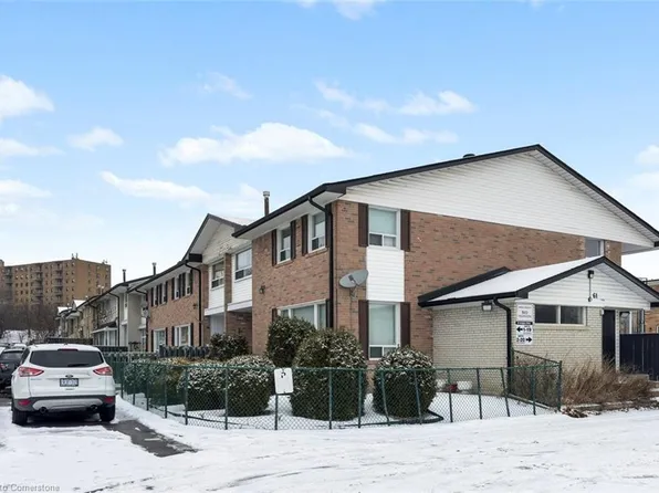 61 Ardglen Dr #5, Brampton, ON L6W 1V1