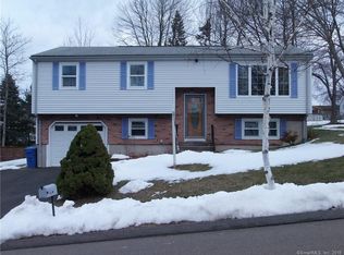 40 Spice Hill Dr, Meriden, CT 06451