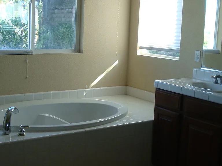 210 Independence Ct — Photo 9