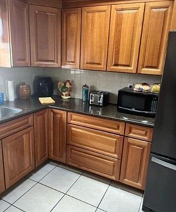 4th image of 198 Belmont Ct E