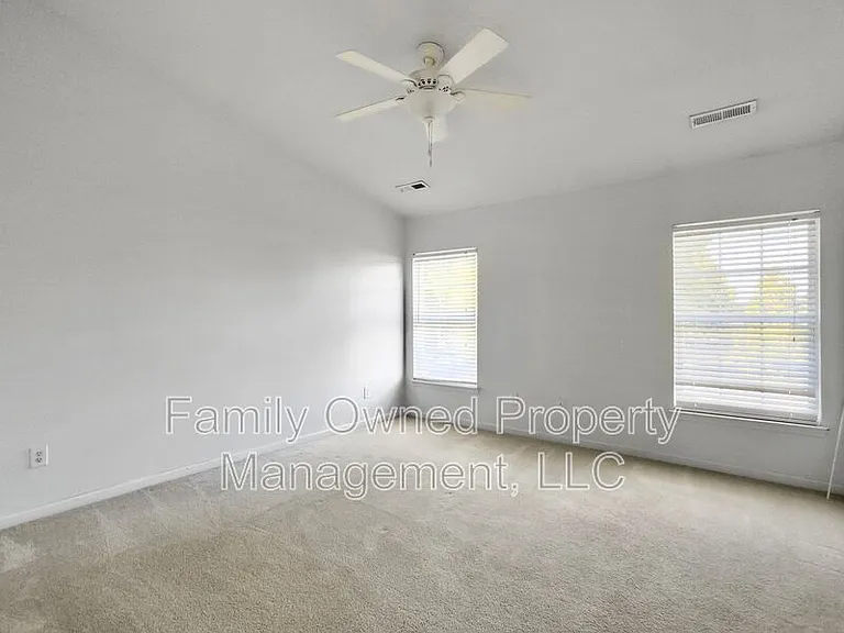 100 Salem Creek Dr — Photo 24