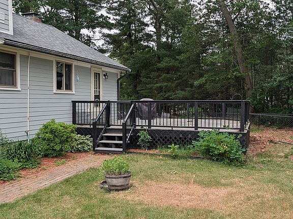 2nd image of 10 Sherwood Ln