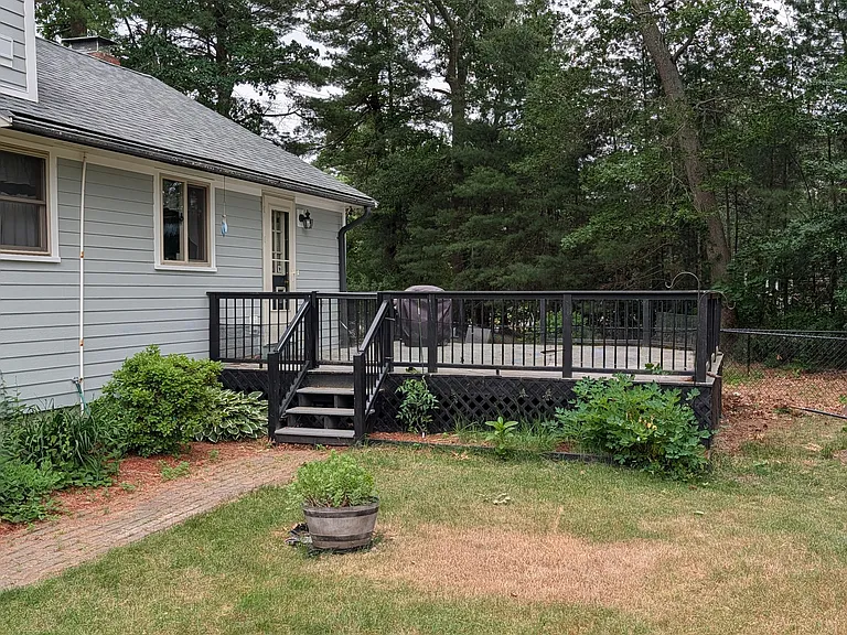 10 Sherwood Ln — Photo 2