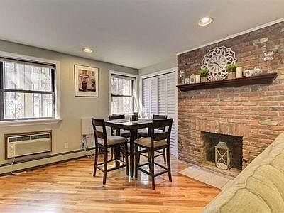 Breakfast Nook w Fireplace