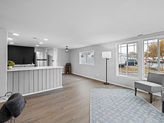 4th image of 707 Stanton Ave