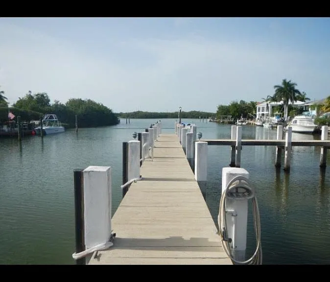 Mid canal very large T dock