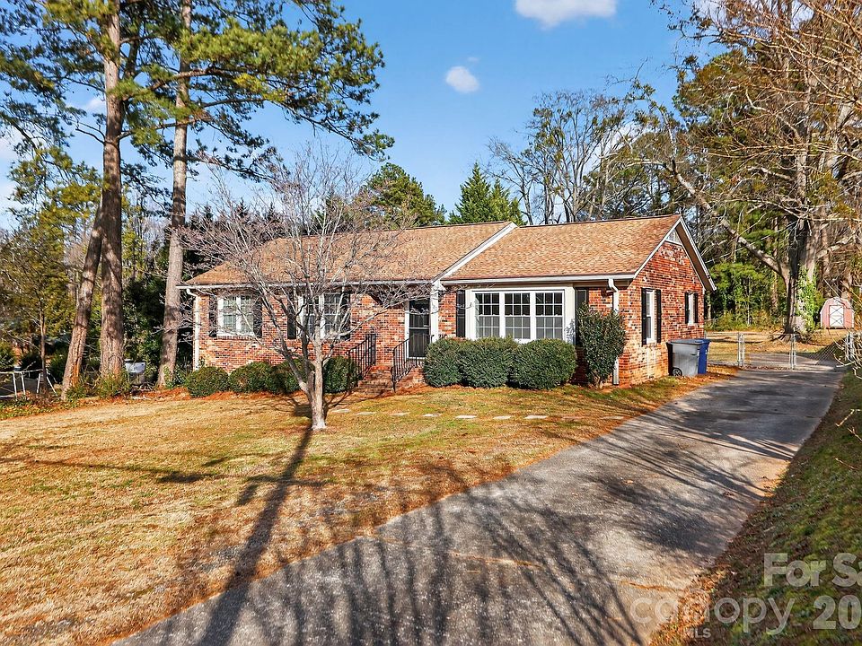 1st image of 212 N Pine Lake Dr