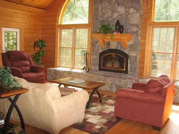 3 bed, 1950 sqft, $2,900 — Photo 2