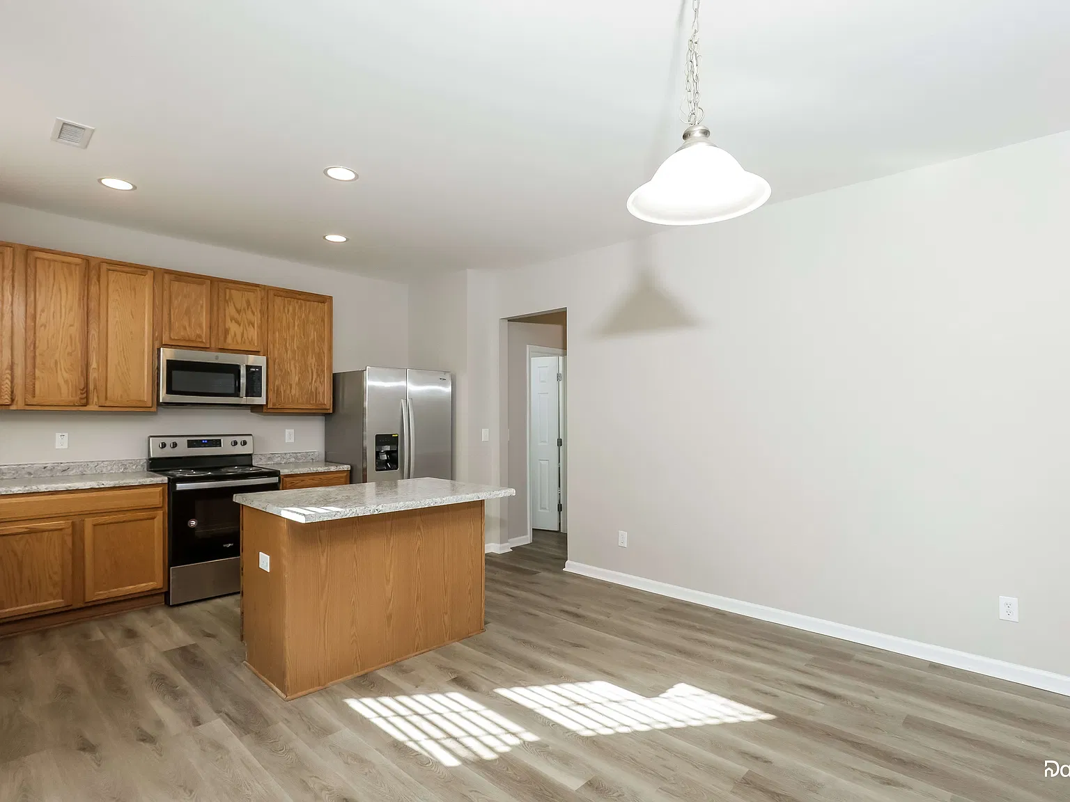 4 bed, 2.5 bath, 2734 sqft, $2,455 — Photo 4
