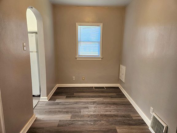 5th image of 415 Charles St