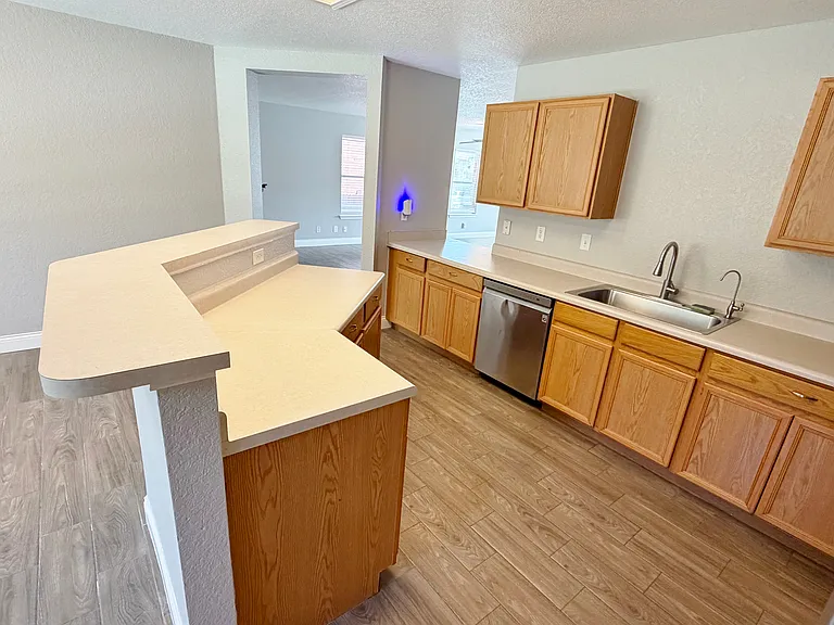 847 Quitman Oak — Photo 12