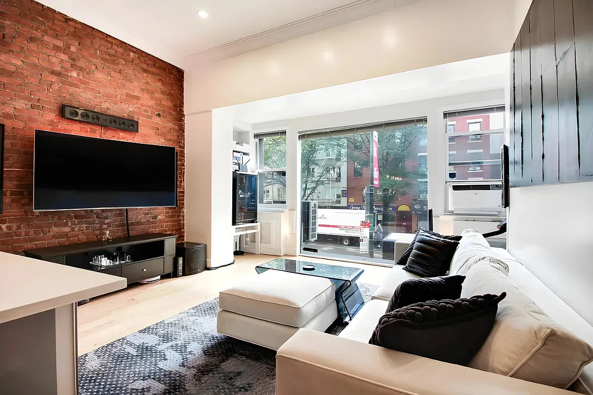 219 West 14th Street — Photo 2