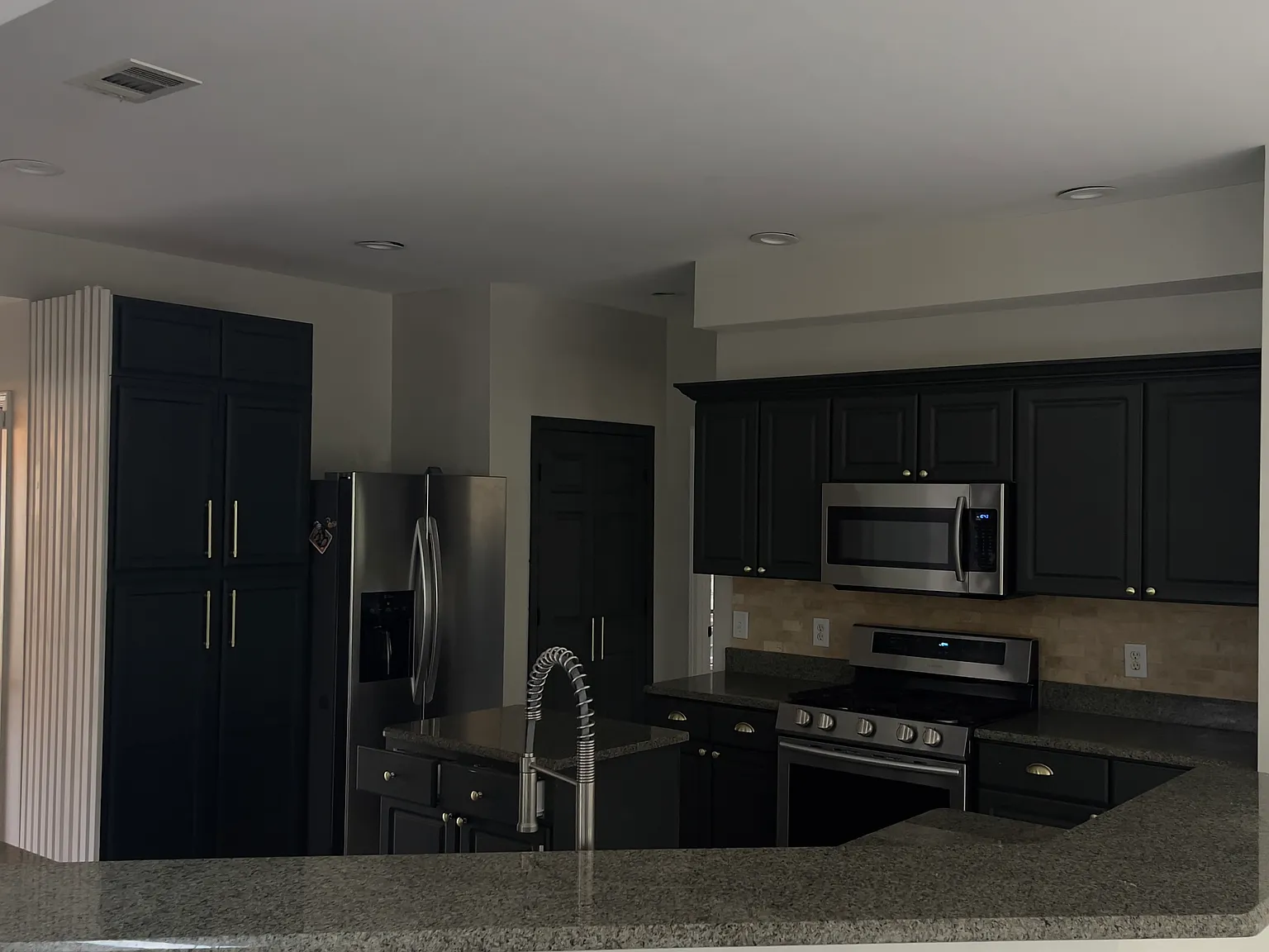 4 bed, 2401 sqft, $3,300 — Photo 4