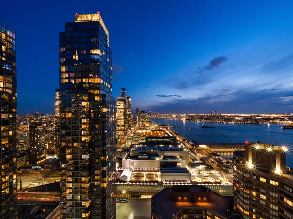 635 West 42nd Street image 12 of 19