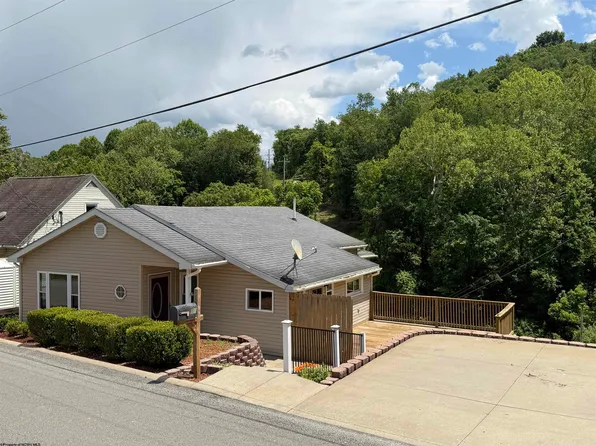 315 Thomas Ave, Nutter Fort, WV 26301