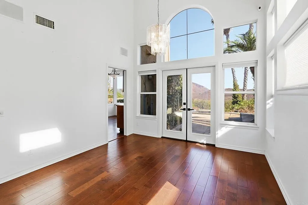 5 bed, 2589 sqft, $6,500 — Photo 3