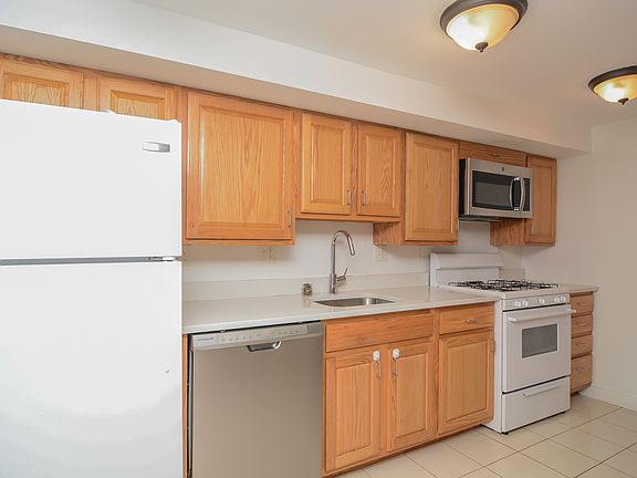4th image of 240 Franklin St APT B2
