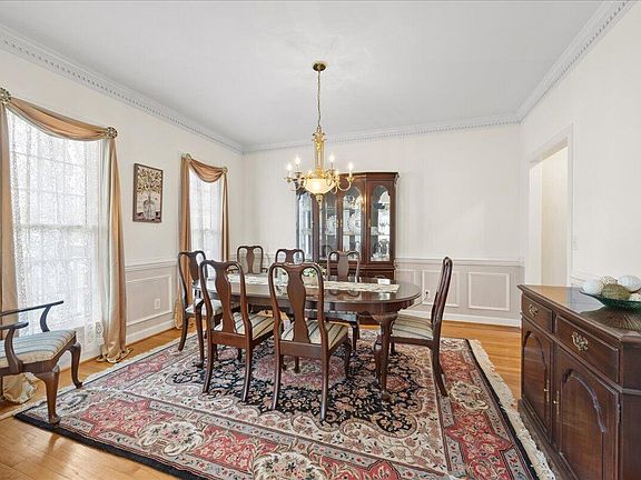 5th image of 129 Berry Hill Dr