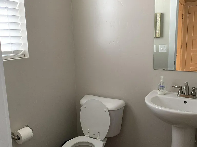 769 E Springloyd St — Photo 11