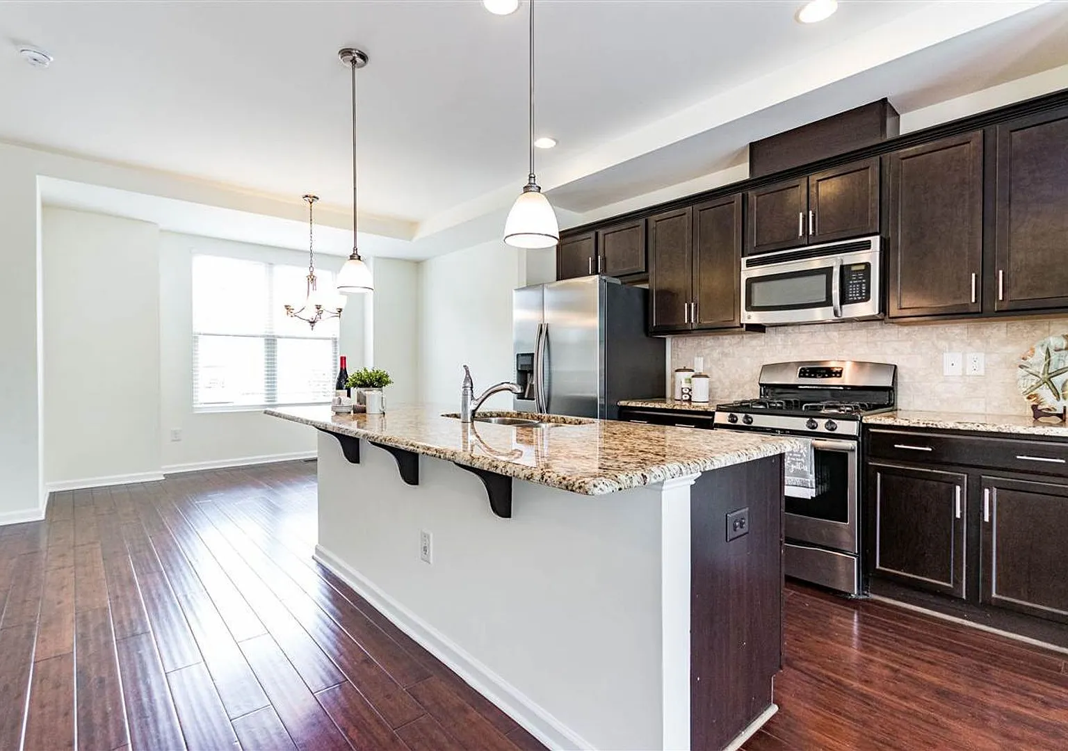 Prime Cary Living in Fryars Gate Available Mid-August! — Photo 3