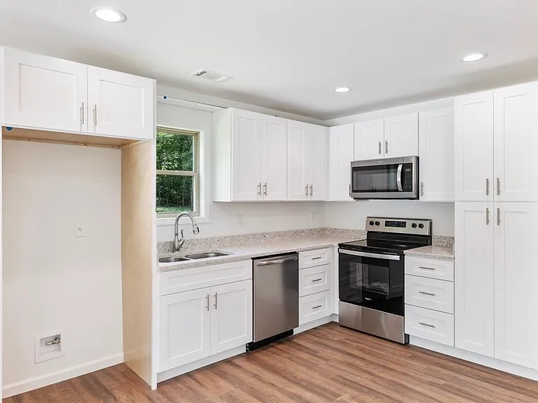8083 Beachwood Dr — Photo 10