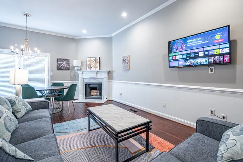 1 bed, 1.0 bath, 804 sqft, $2,549 — Photo 2