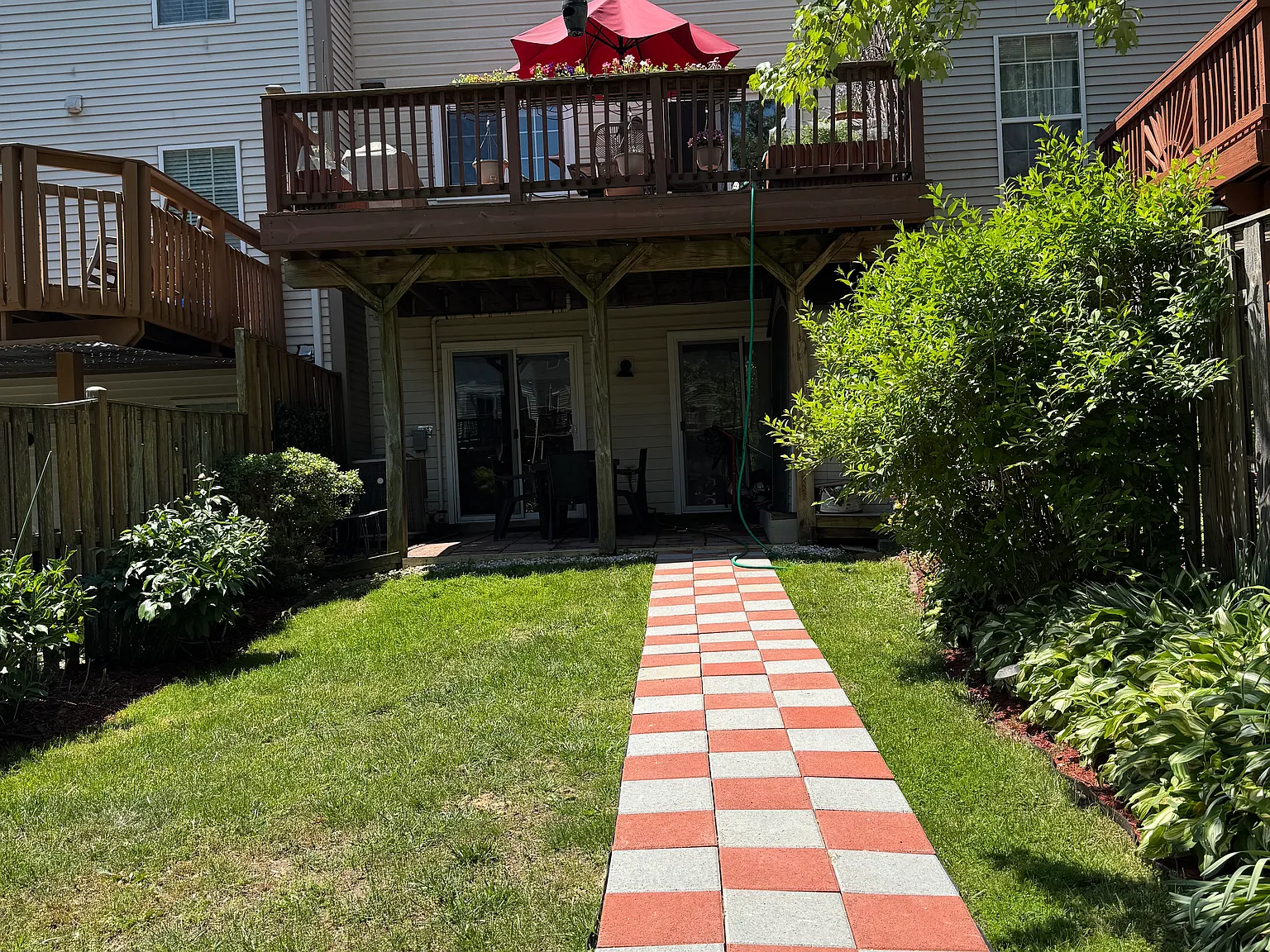 Studio, 1300 sqft, $1,000 — Photo 1