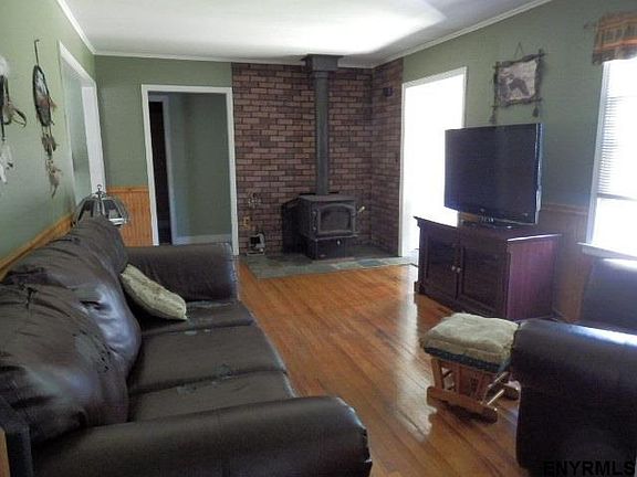 4th image of 34 Chestnut St