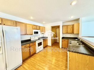 2011 E 1st Ave, Indianola, IA 50125