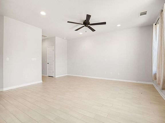 4th image of 12512 Zenyatta Dr