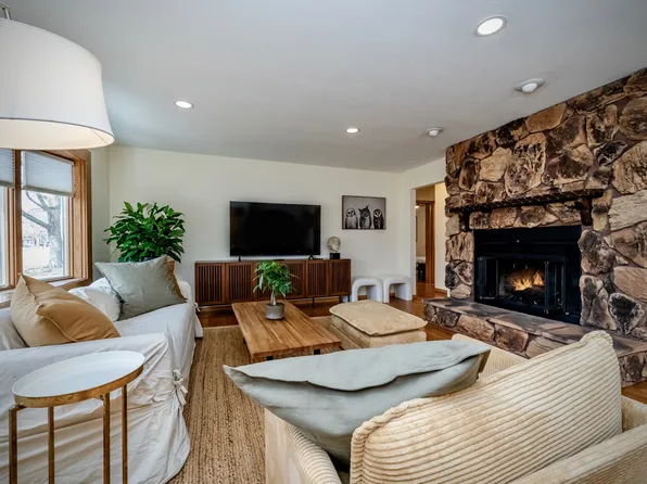 2767 Oakwood Ln, Saint Joseph, MI 49085