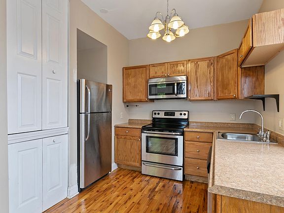3rd image of 914 Lafayette Ave #2