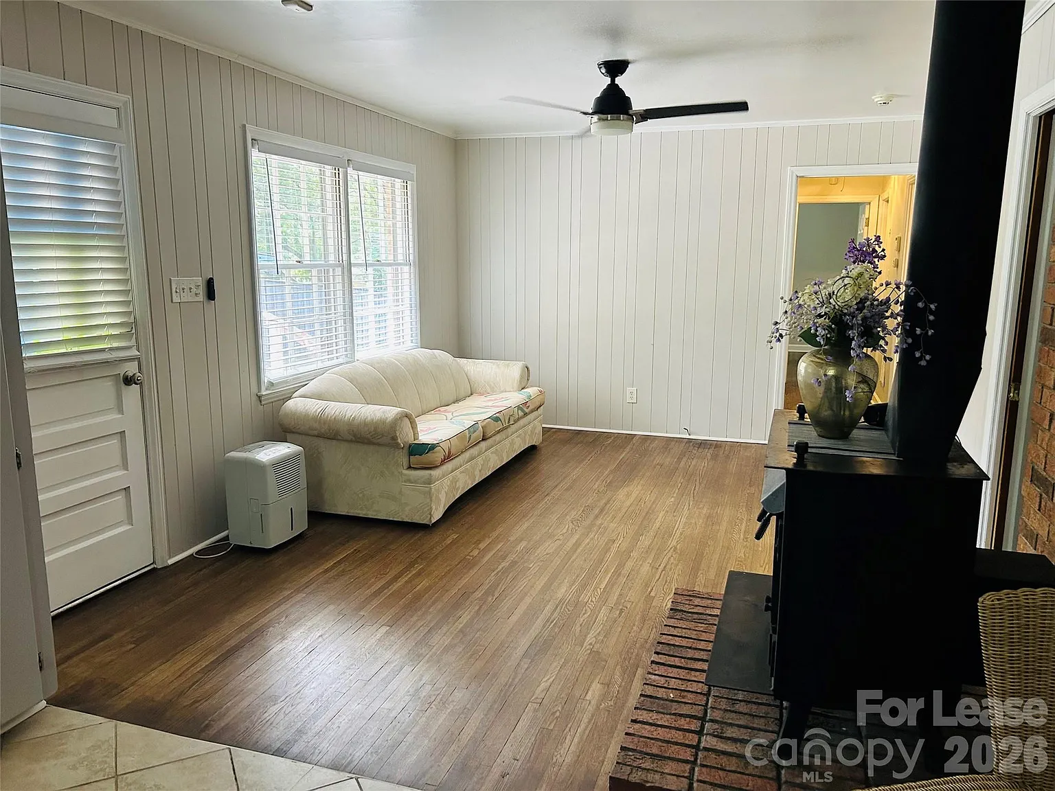 3 bed, 1.5 bath, 1248 sqft, $1,700 — Photo 3