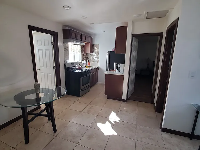 1102 Oro St — Photo 3