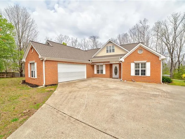 193 W Scott Ct, Fairmount, GA 30139