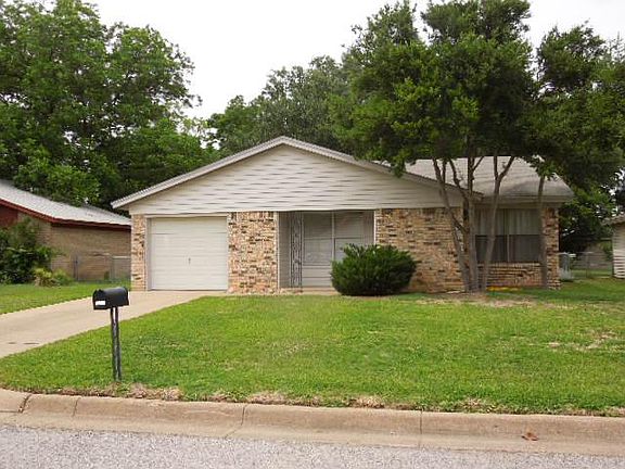 2nd image of 5009 Village Ct