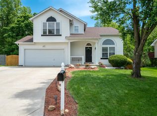 924 Sunset Farms Dr, Saint Charles, MO 63304