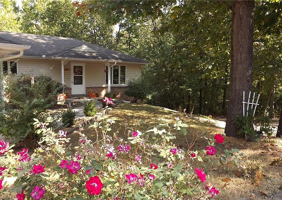 1st image of 10 Munster Dr