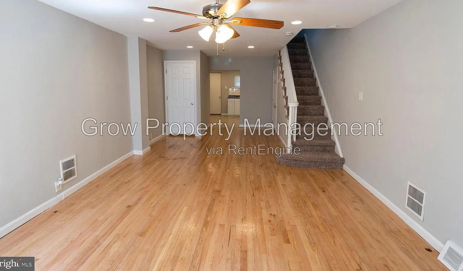 2 bed, 1.5 bath, 1096 sqft, $1,737 — Photo 2