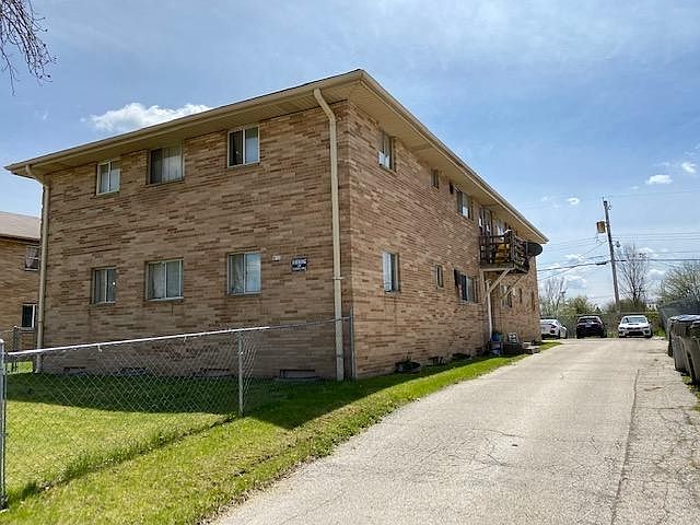 2nd image of 8015 W Bender Ave