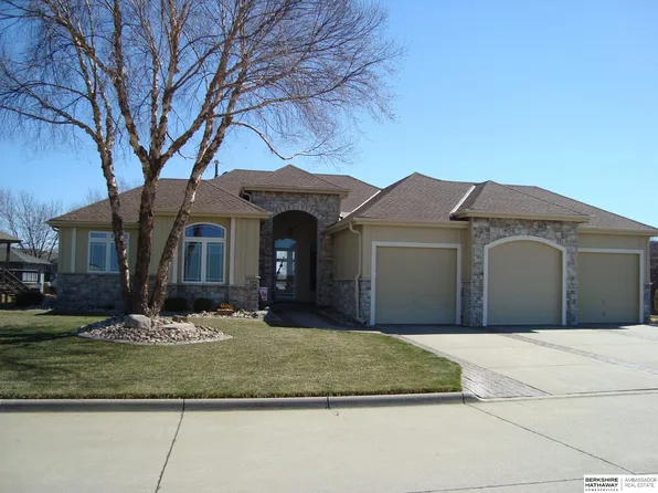 59 Pelican Dr, Council Bluffs, IA 51501