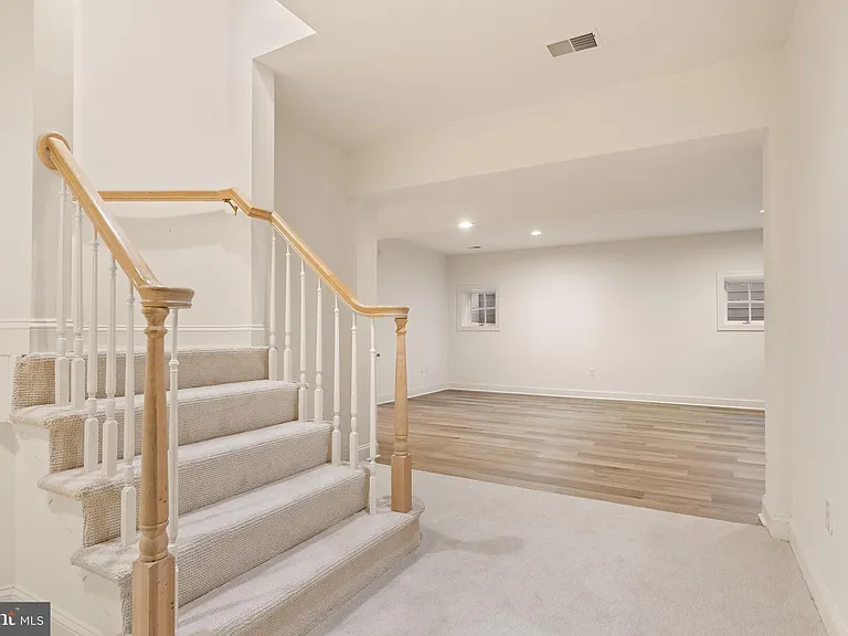7440 Old Maple Sq — Photo 34