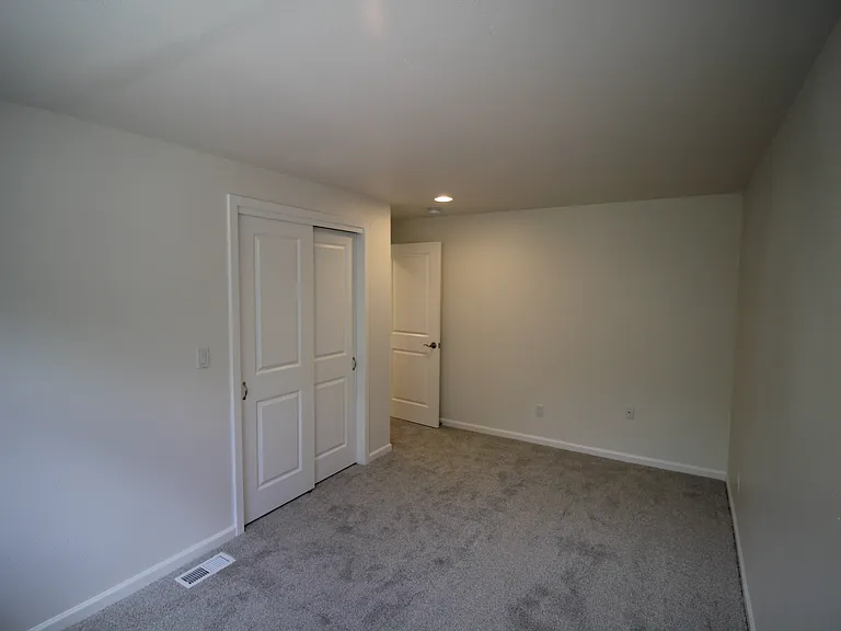 120 Pioneer Dr — Photo 9