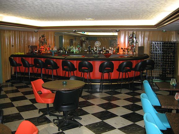 Entertain in your retro nightclub