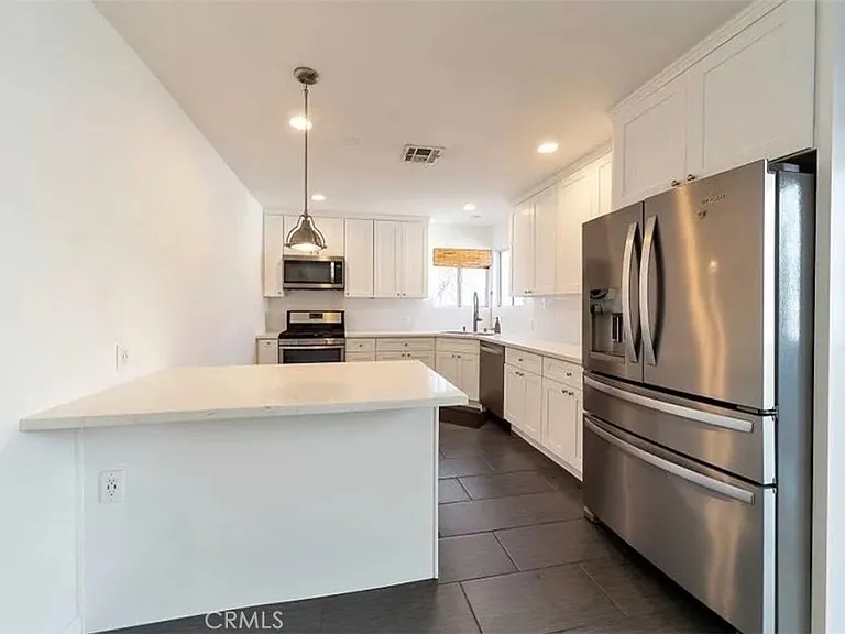11613 Haynes St — Photo 5