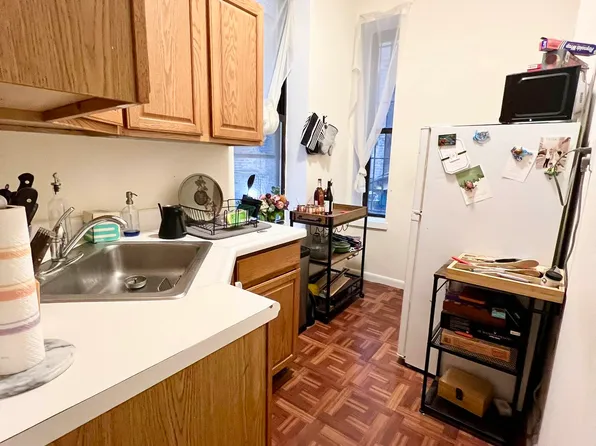 230 East 25th Street image 4 of 6