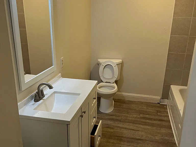 824 Clementa Way #B — Photo 2