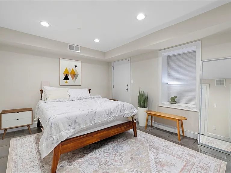 110 Chelsea St #1 — Photo 7