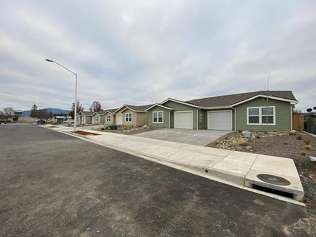 2146 Fahey Way — Photo 24