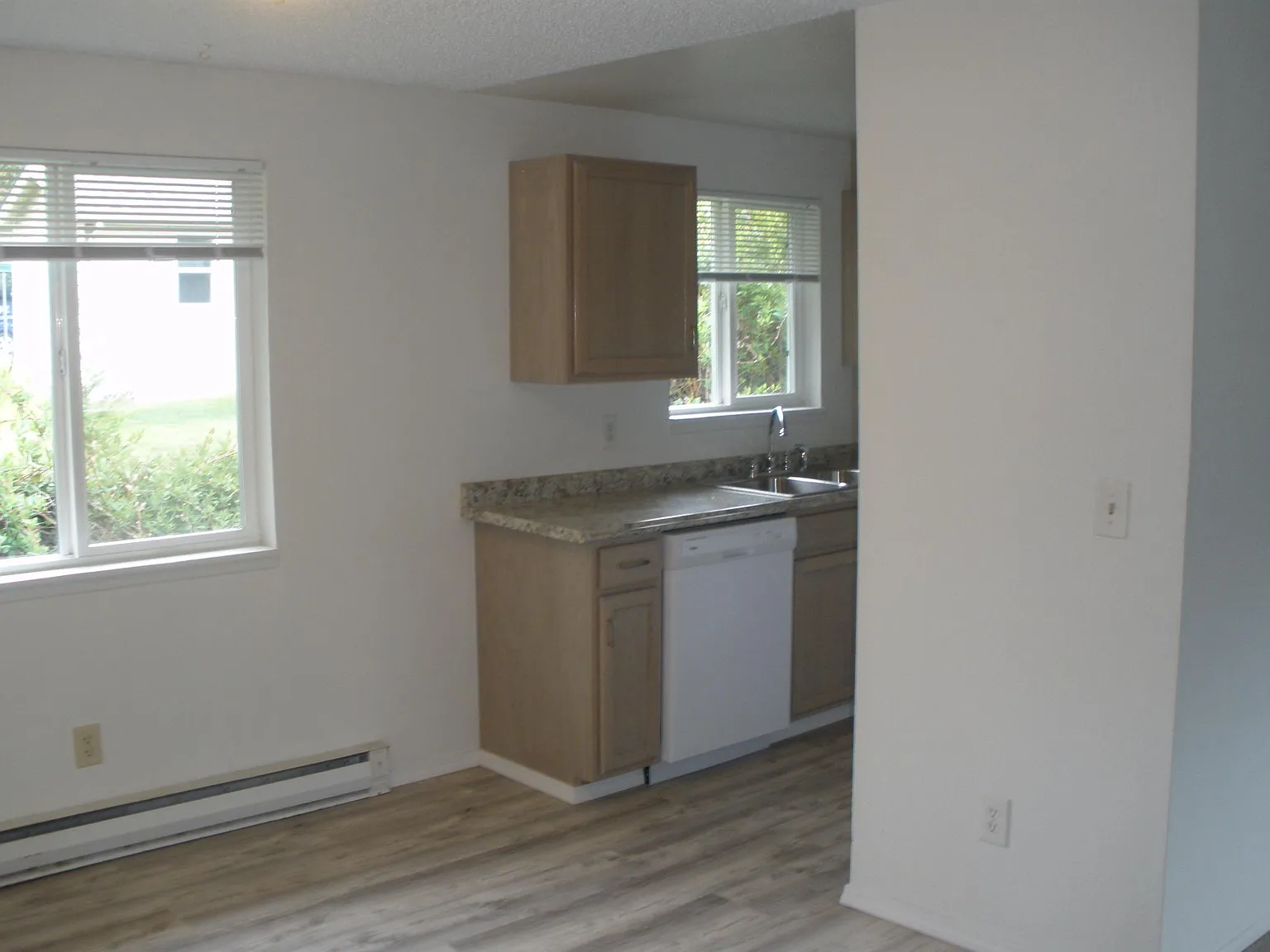 3 bed, 1000 sqft, $1,850 — Photo 3